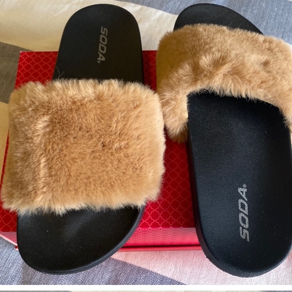 Calvin Faux Fur Slides - Picture 8 of 9